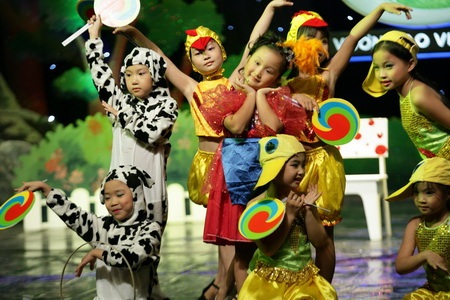 Show diễn của 3 cô công chúa búp bê vịt bầu - 6 Show diễn của 3 cô công chúa búp bê vịt bầu - 6