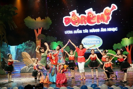 Show diễn của 3 cô công chúa búp bê vịt bầu - 8 Show diễn của 3 cô công chúa búp bê vịt bầu - 8