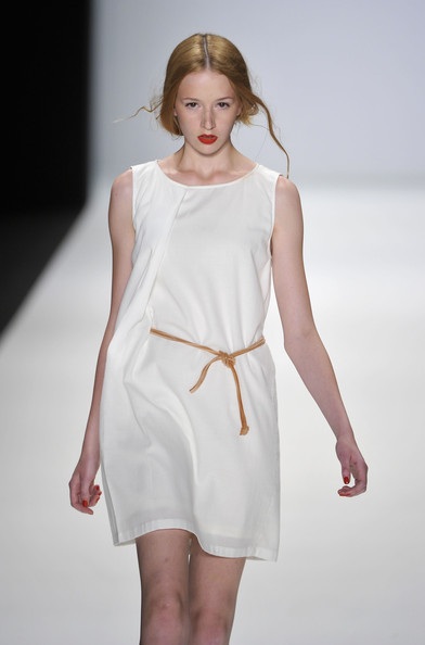 Ngỡ ngàng nét đẹp mẫu váy, áo của nhà thiết kế gốc Việt - 1 Ngỡ ngàng nét đẹp mẫu váy, áo của nhà thiết kế gốc Việt - 1