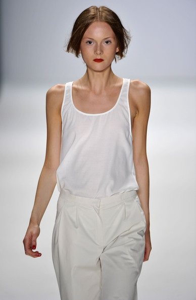 Ngỡ ngàng nét đẹp mẫu váy, áo của nhà thiết kế gốc Việt - 4 Ngỡ ngàng nét đẹp mẫu váy, áo của nhà thiết kế gốc Việt - 4