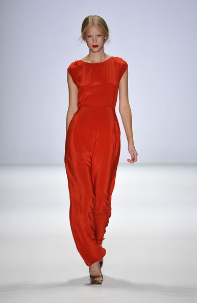 Ngỡ ngàng nét đẹp mẫu váy, áo của nhà thiết kế gốc Việt - 6 Ngỡ ngàng nét đẹp mẫu váy, áo của nhà thiết kế gốc Việt - 6