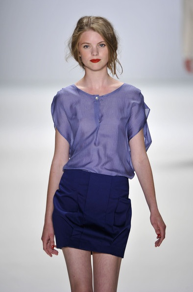 Ngỡ ngàng nét đẹp mẫu váy, áo của nhà thiết kế gốc Việt - 7 Ngỡ ngàng nét đẹp mẫu váy, áo của nhà thiết kế gốc Việt - 7