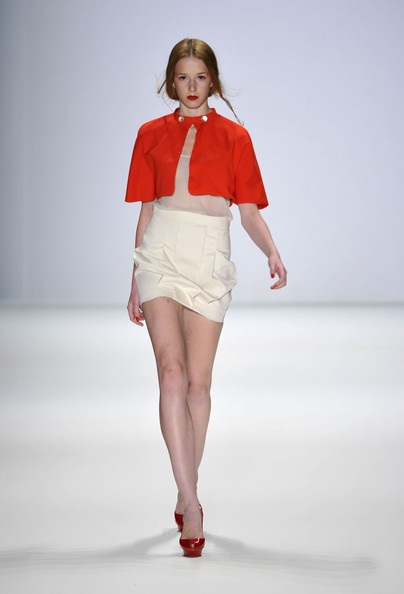 Ngỡ ngàng nét đẹp mẫu váy, áo của nhà thiết kế gốc Việt - 8 Ngỡ ngàng nét đẹp mẫu váy, áo của nhà thiết kế gốc Việt - 8