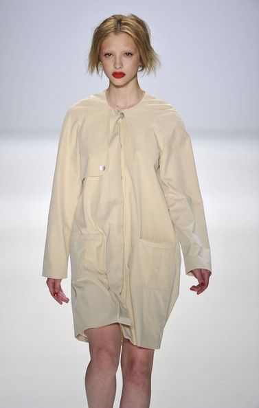 Ngỡ ngàng nét đẹp mẫu váy, áo của nhà thiết kế gốc Việt - 9 Ngỡ ngàng nét đẹp mẫu váy, áo của nhà thiết kế gốc Việt - 9