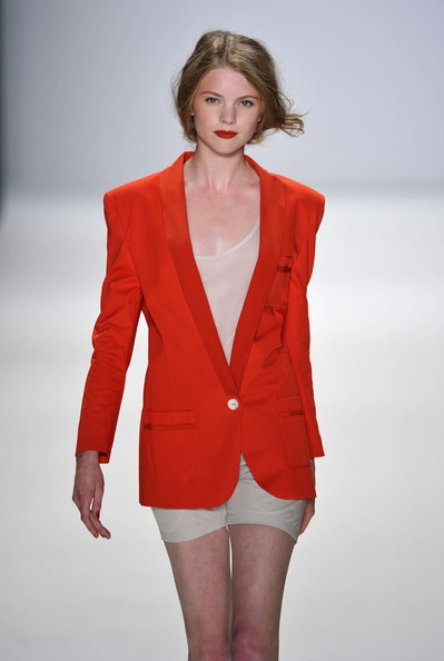 Ngỡ ngàng nét đẹp mẫu váy, áo của nhà thiết kế gốc Việt - 10 Ngỡ ngàng nét đẹp mẫu váy, áo của nhà thiết kế gốc Việt - 10