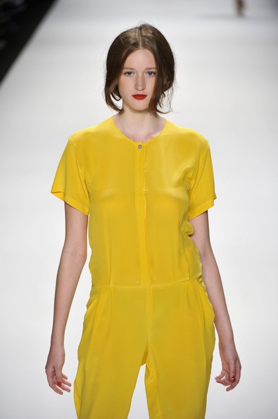 Ngỡ ngàng nét đẹp mẫu váy, áo của nhà thiết kế gốc Việt - 11 Ngỡ ngàng nét đẹp mẫu váy, áo của nhà thiết kế gốc Việt - 11