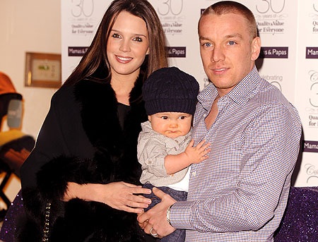 Con trai Hoa hậu mất vương miện phải nằm viện vì sinh non - 1 Con trai Hoa hậu mất vương miện phải nằm viện vì sinh non - 1