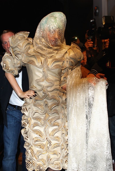 Lady Gaga gây ngạc nhiên với hình ảnh thanh lịch - 12