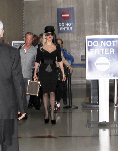 Lady Gaga gây ngạc nhiên với hình ảnh thanh lịch - 3