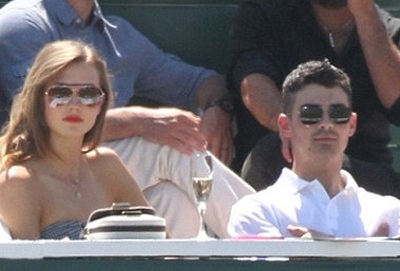 Joe Jonas bị đồn hẹn hò siêu mẫu Karlie Kloss - 2 Joe Jonas bị đồn hẹn hò siêu mẫu Karlie Kloss - 2