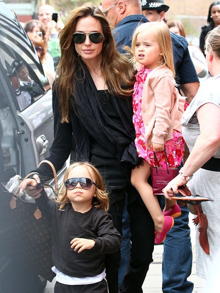Mẹ con Angelina Jolie đi xem Harry Potter - 1 Mẹ con Angelina Jolie đi xem Harry Potter - 1