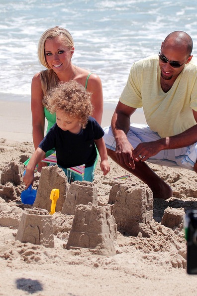 Vợ chồng người mẫu Playboy tình tứ trên biển - 3