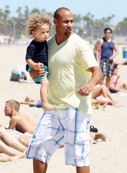 Vợ chồng người mẫu Playboy tình tứ trên biển - 8