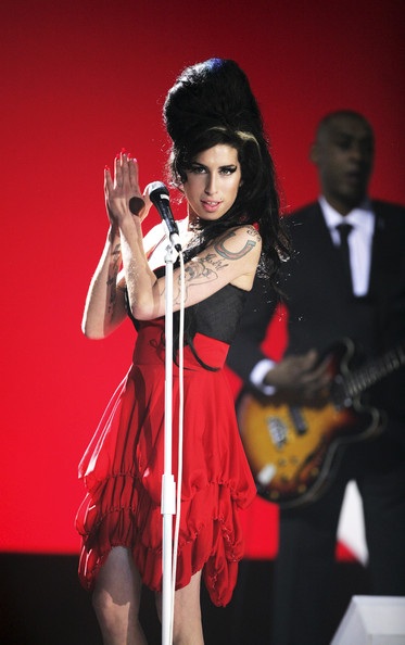 Những Khoảnh Khắc đẹp Của Amy Winehouse Trên Sân Khấu Báo Dân Trí