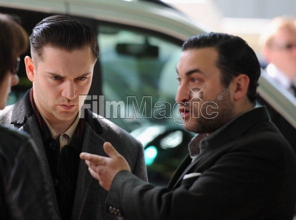 Bố mẹ Amy Winehouse khóc lặng trước nhà con gái - 13