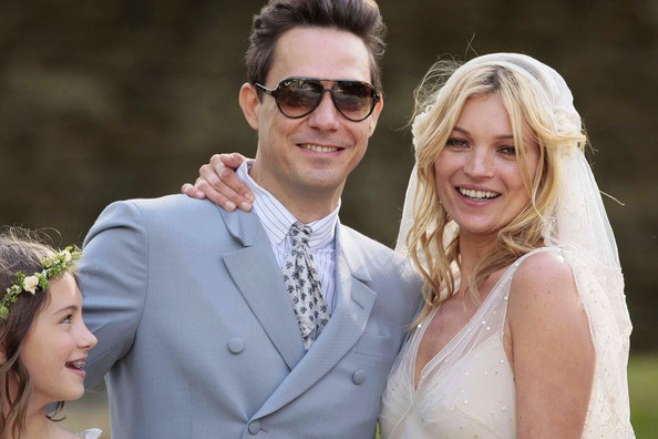 Kate Moss rạng ngời trong ngày cưới - 1