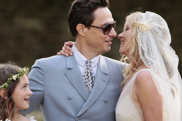 Kate Moss rạng ngời trong ngày cưới - 2