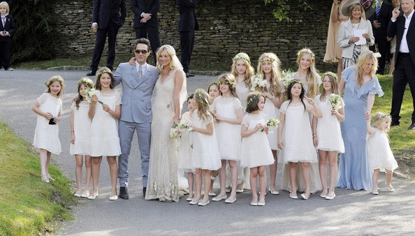 Kate Moss rạng ngời trong ngày cưới - 4