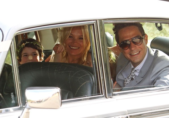 Kate Moss rạng ngời trong ngày cưới - 15