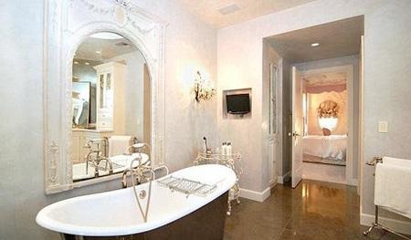 Ngắm dinh thự 13 triệu đô của Ozzy Osbourne - 7 Ngắm dinh thự 13 triệu đô của Ozzy Osbourne - 7