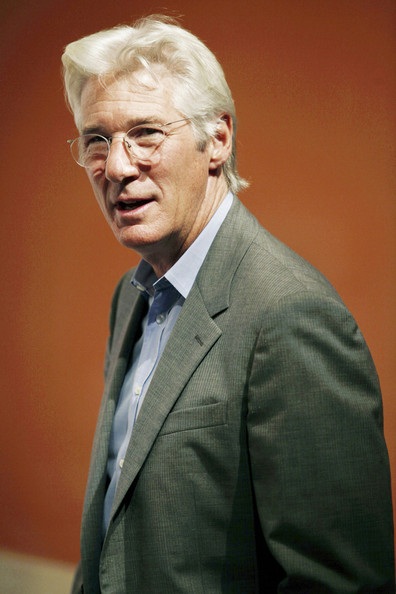 Vòng quanh thế giới giải trí ngày 4/11 - 9