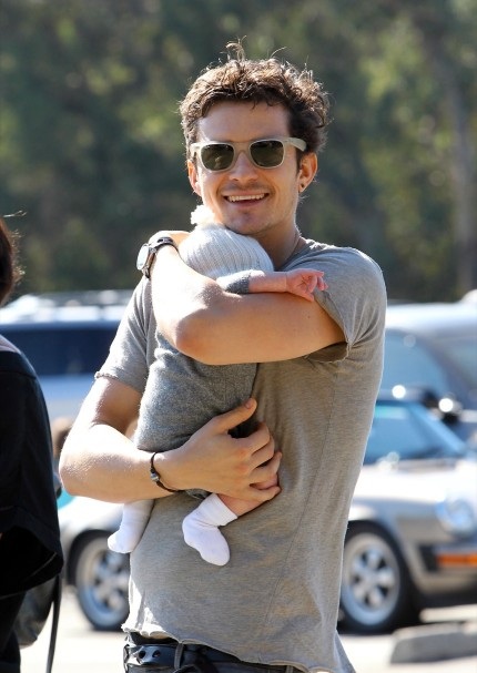 Hình ảnh hoàn hảo về ông bố đảm Orlando Bloom  - 1