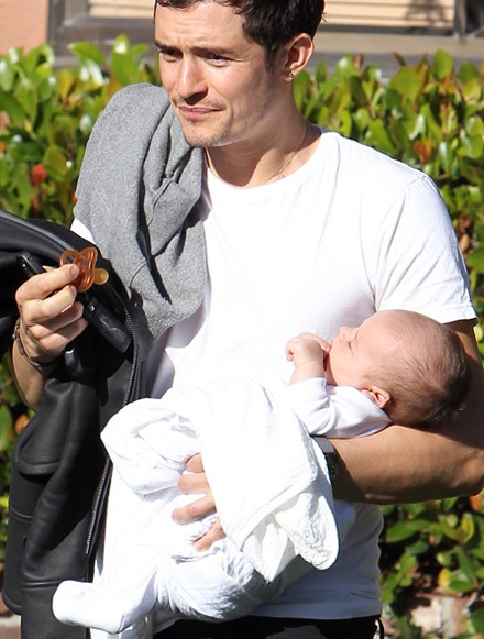 Hình ảnh hoàn hảo về ông bố đảm Orlando Bloom  - 2