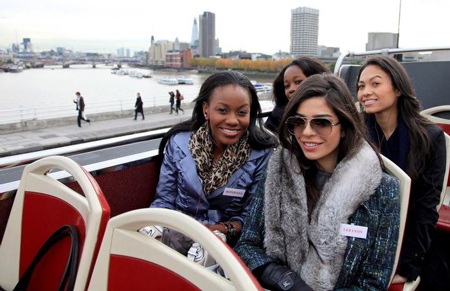 Thí sinh Hoa hậu thế giới ngắm London bằng xe bus - 5 Thí sinh Hoa hậu thế giới ngắm London bằng xe bus - 5