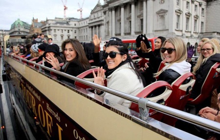Thí sinh Hoa hậu thế giới ngắm London bằng xe bus - 7 Thí sinh Hoa hậu thế giới ngắm London bằng xe bus - 7