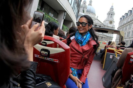 Thí sinh Hoa hậu thế giới ngắm London bằng xe bus - 13 Thí sinh Hoa hậu thế giới ngắm London bằng xe bus - 13