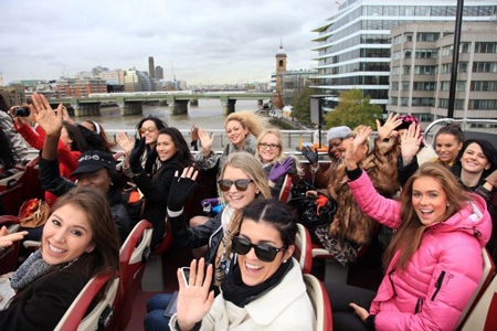 Thí sinh Hoa hậu thế giới ngắm London bằng xe bus - 16 Thí sinh Hoa hậu thế giới ngắm London bằng xe bus - 16