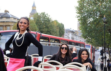 Thí sinh Hoa hậu thế giới ngắm London bằng xe bus - 21 Thí sinh Hoa hậu thế giới ngắm London bằng xe bus - 21