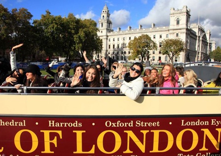 Thí sinh Hoa hậu thế giới ngắm London bằng xe bus - 26 Thí sinh Hoa hậu thế giới ngắm London bằng xe bus - 26