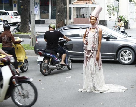 Thí sinh Vietnam’s Next Top Model hóa tượng đồng - 7