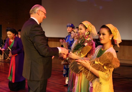 Hồn Sen Việt nồng ấm giữa thu vàng Na Uy  - 4