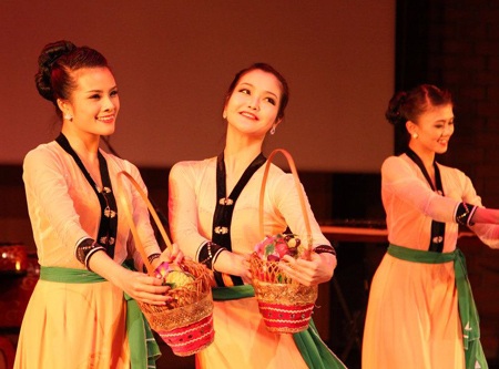 Hồn Sen Việt nồng ấm giữa thu vàng Na Uy  - 1