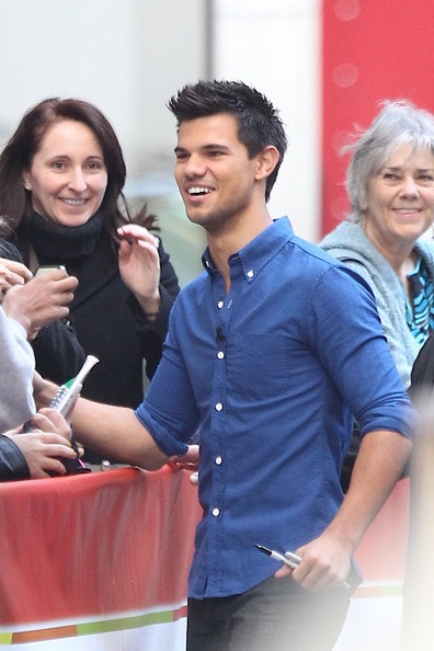 Vòng quanh thế giới giải trí ngày 10/11 - 7