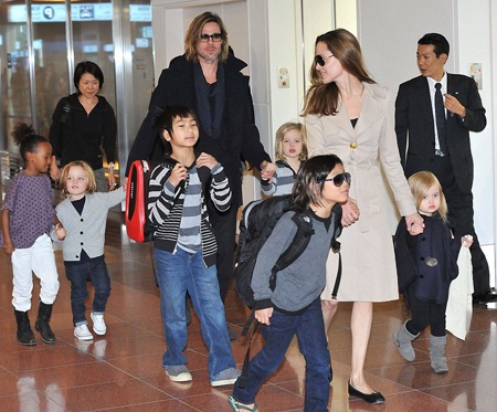 Gia đình Brangelina tới Nhật Bản - 1 Gia đình Brangelina tới Nhật Bản - 1