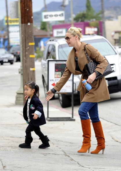 Vòng quanh thế giới giải trí ngày 14/11 - 6