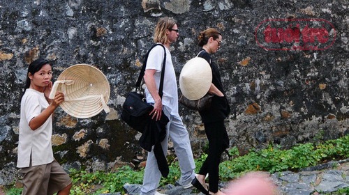 Brangelina thăm trại giam chuồng cọp Côn Đảo - 2 Brangelina thăm trại giam chuồng cọp Côn Đảo - 2