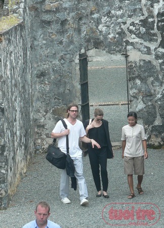 Brangelina thăm trại giam chuồng cọp Côn Đảo - 3 Brangelina thăm trại giam chuồng cọp Côn Đảo - 3