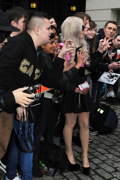 Vòng quanh thế giới giải trí ngày 13/11 - 6