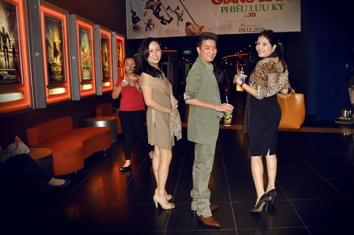 Mr Đàm xếp hàng mua vé xem phim - 3 Mr Đàm xếp hàng mua vé xem phim - 3