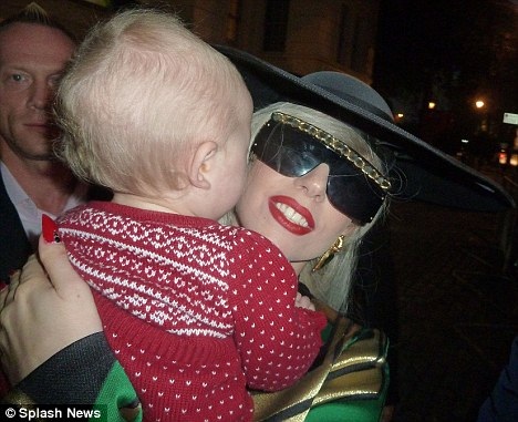 Em bé khóc thét vì Lady Gaga - 2 Em bé khóc thét vì Lady Gaga - 2