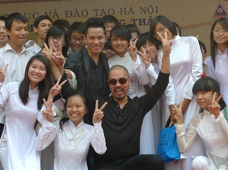 NTK Đức Hùng và ca sỹ Tùng Dương về thăm trường cũ - 4