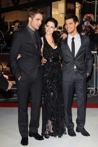 Dàn “sao” Chạng vạng thân thiết trong buổi công chiếu phim - 11