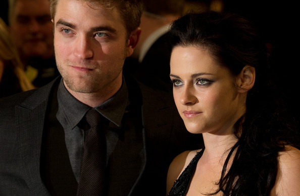 Dàn “sao” Chạng vạng thân thiết trong buổi công chiếu phim - 14