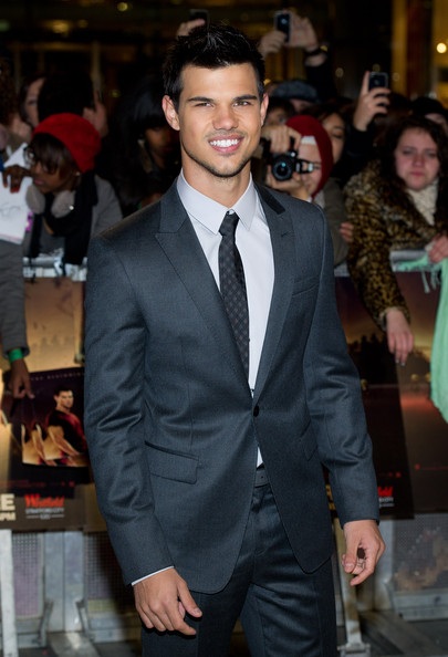 Dàn “sao” Chạng vạng thân thiết trong buổi công chiếu phim - 19