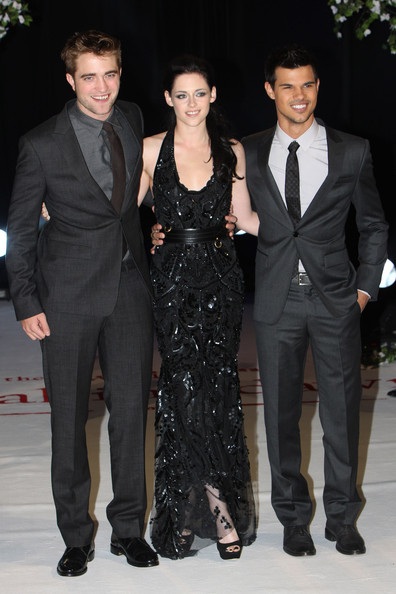 Dàn “sao” Chạng vạng thân thiết trong buổi công chiếu phim - 22