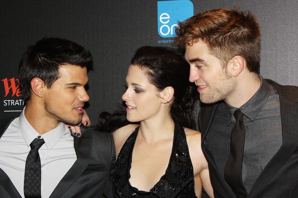 Dàn “sao” Chạng vạng thân thiết trong buổi công chiếu phim - 25